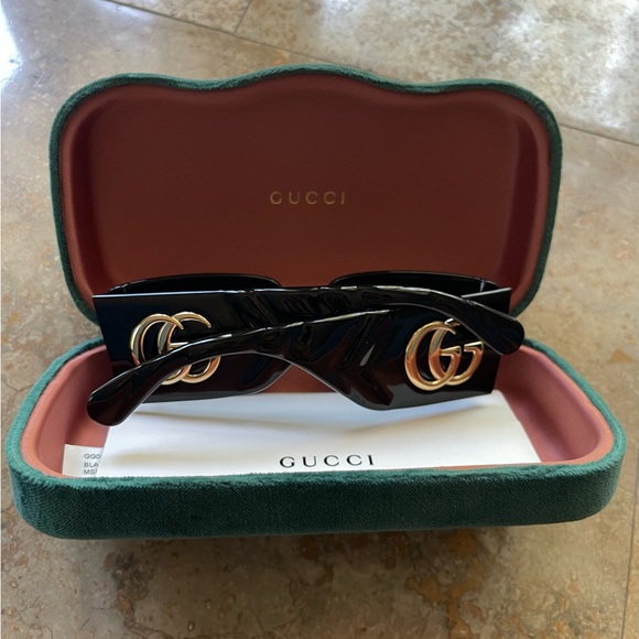 Gucci Oversized Rectangular Acetate Sunglasses GG0811S 001 Black - Picture 2 of 10